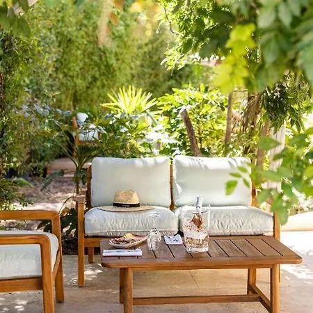 Апартаменты Le Clos De La Pinede Avec Ses Luxueuses 300 E Par Chambre *