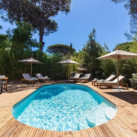 Апартаменты Le Clos De La Pinede Avec Ses Luxueuses 300 E Par Chambre