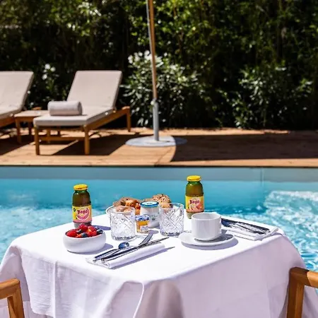 Le Clos De La Pinede Avec Ses Luxueuses 300 E Par Chambre Saint-Tropez